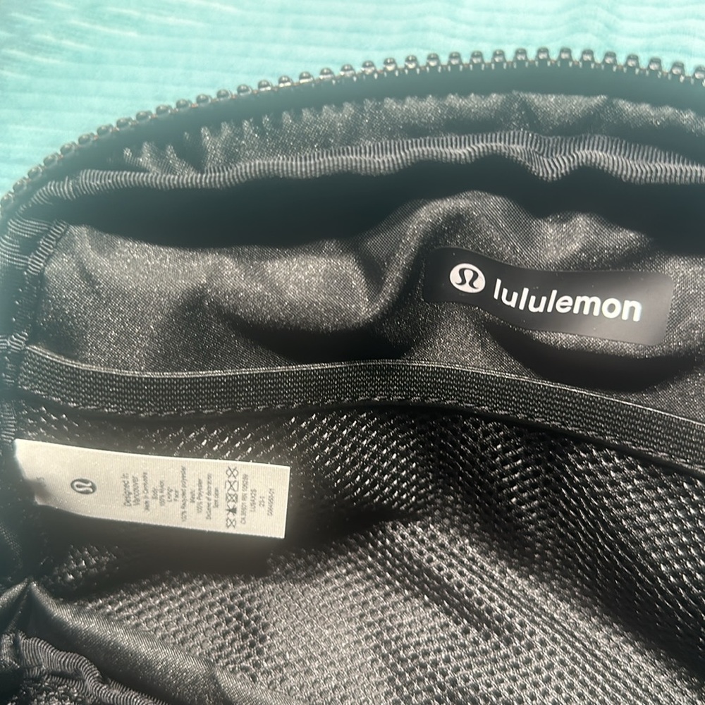 LULULEMON New Everywhere Belt Bag in Black - Picture 6 of 7